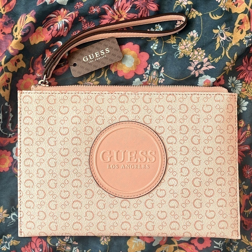 Brand New Guess Los Angeles Rose Pink Large Zippered Rothenberg Clutch Wristlet